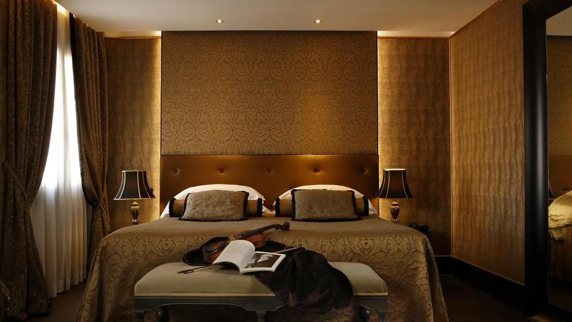 Aqua Palace Venice 4*,  Italy